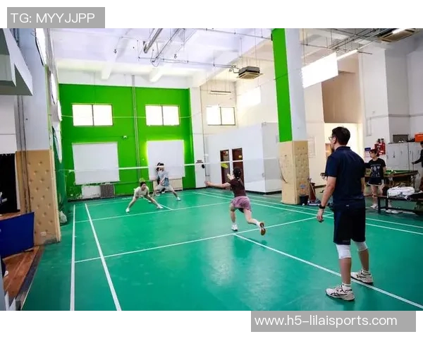 足球大小的奥秘与影响探讨从球场到战术的全方位分析 足球大小的奥秘与影响探讨从球场到战术的全方位分析