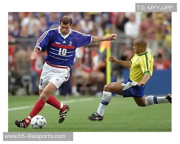 齐达内在实况足球中的传奇表现与战术解析 齐达内在实况足球中的传奇表现与战术解析